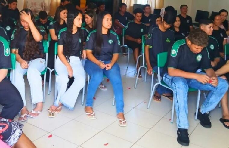 Prefeitura de Rubelita realiza palestra educativa sobre saúde sexual e prevenção de DSTs para adolescentes da zona rural