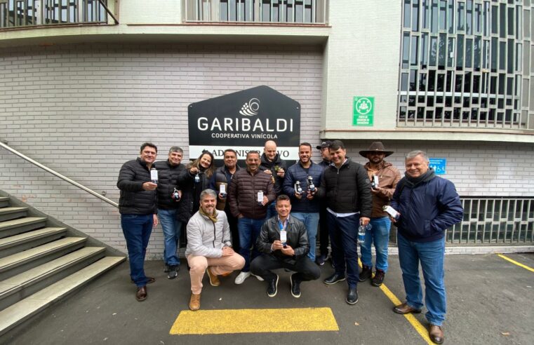 Produtores de cachaça de Salinas participam de missão técnica no Rio Grande do Sul