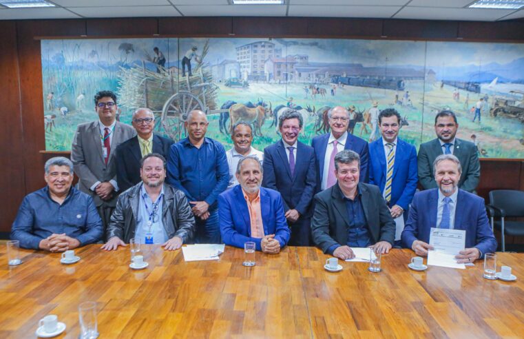 Codevasf participa de reunião com vice-presidente da República sobre tarifas da apicultura