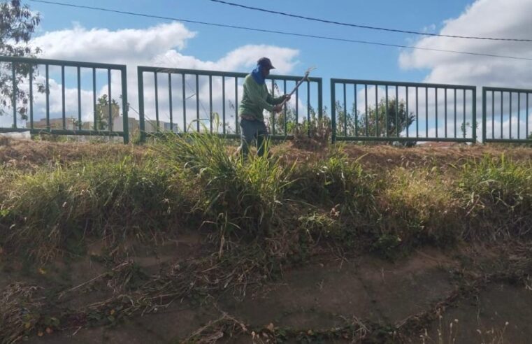 Prefeitura de Montes Claros realiza limpeza no Córrego do Cintra