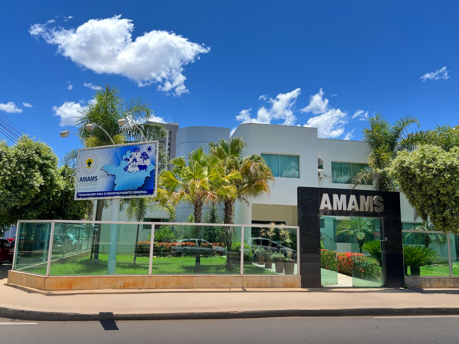 Amams orienta municípios para serviços farmacêuticos
