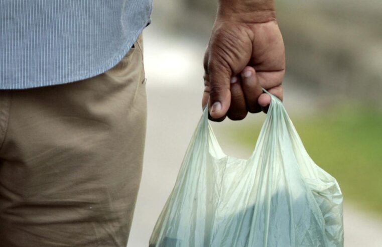 Procon de Pirapora orienta sobre a venda de sacolas plásticas