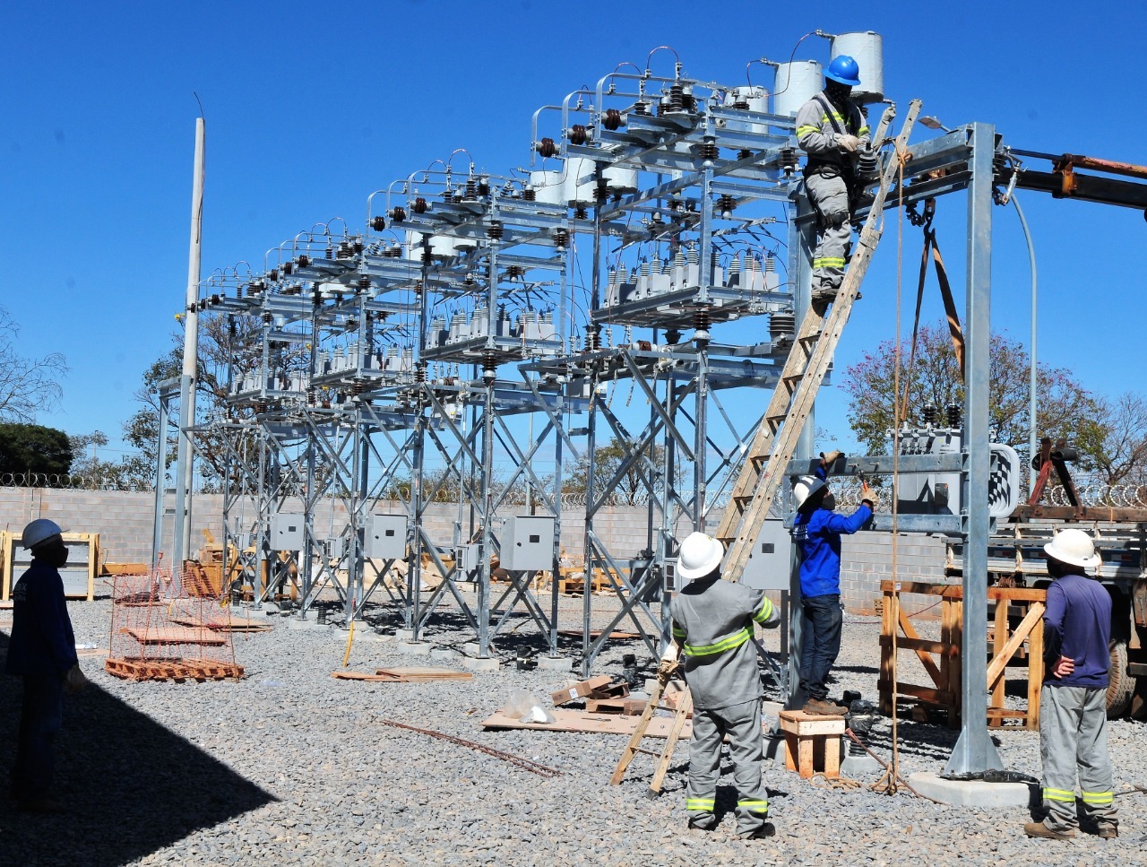 “Novas linhas de transmissão vão gerar milhares de empregos e acelerar energia solar no NM”, destaca Gil Pereira