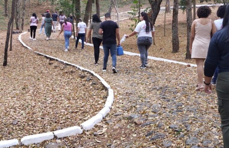 Parque da Sapucaia recebe trilha terapêutica com grupo do CAPS