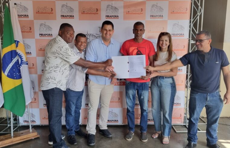 Famílias receberam a escritura definitiva de seus imóveis em Pirapora