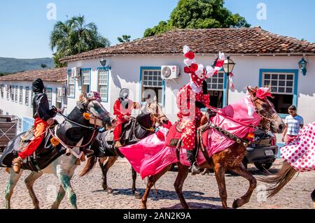 Documentário “Cavalhadas” estreia nesta quarta-feira em Montes Claros com homenagem a Nivaldo Maciel e resgate histórico-cultural