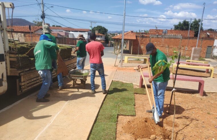 CUIDANDO DE NOSSAS PRAÇAS | Manutenção garante mais verde, bem-estar e qualidade de vida em Montes Claros