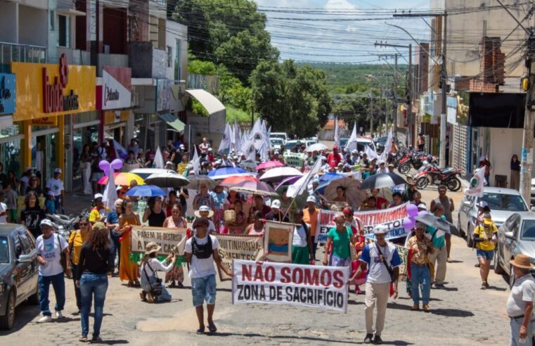 Exploração de lítio no Vale do Jequitinhonha amplia debate sobre impactos ambientais e sociais em Minas Gerais