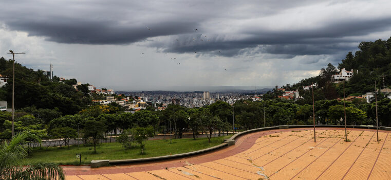 Defesa Civil de Minas Gerais alerta para previsão de chuva intensa