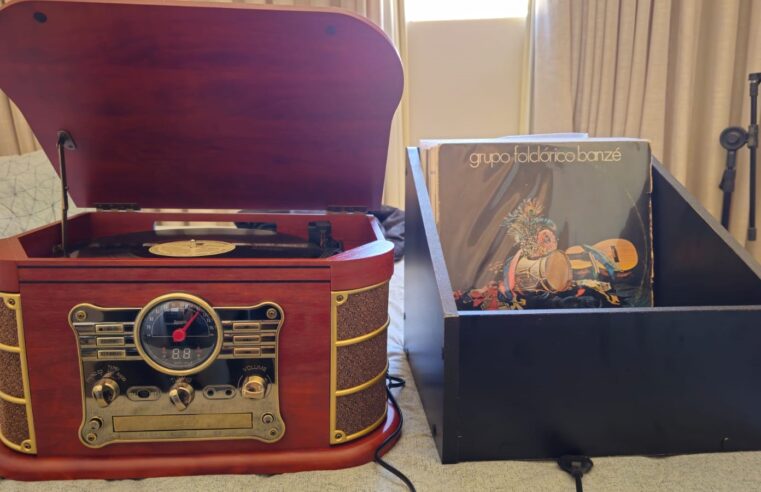 EXPERIÊNCIA MULTISSENSORIAL | Exposição sobre a música popular de Montes Claros permite interação dos visitantes