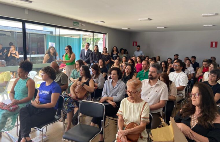 Unimontes celebra lançamento coletivo de 43 livros publicados pela Editora Unimontes em 2025