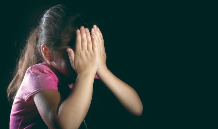 Casal é preso preventivamente por suspeita de violência sexual contra criança de 7 anos em Jaíba