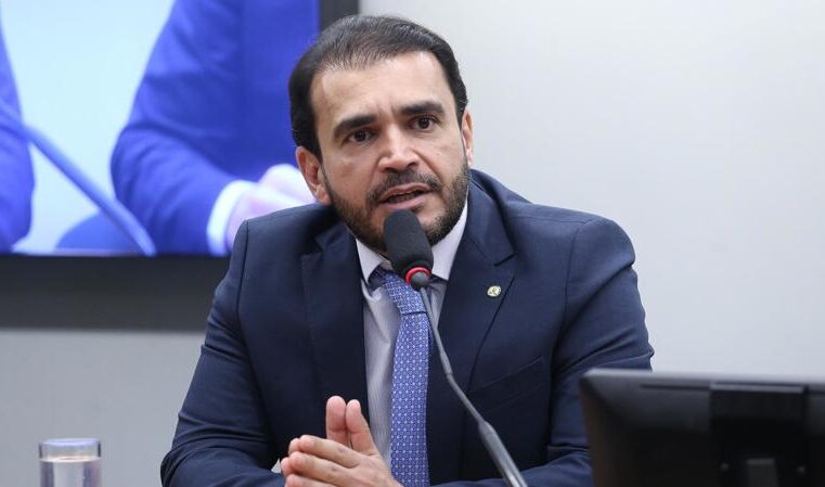 Relator pede arquivamento de representação contra Eduardo Bolsonaro no Conselho de Ética