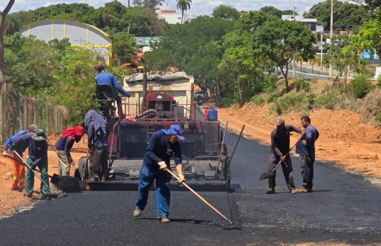 Iniciada a pavimentação da Avenida Mestra Rosa Chaves, nova ligação viária que irá transformar a mobilidade no Bairro Morada do Parque