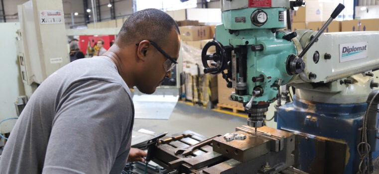 Minas Gerais acelera geração de empregos e registra mais de 70 mil novas vagas em 2026