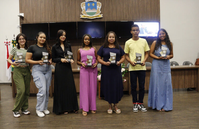 Poemas são premiados pela Escola do Legislativo