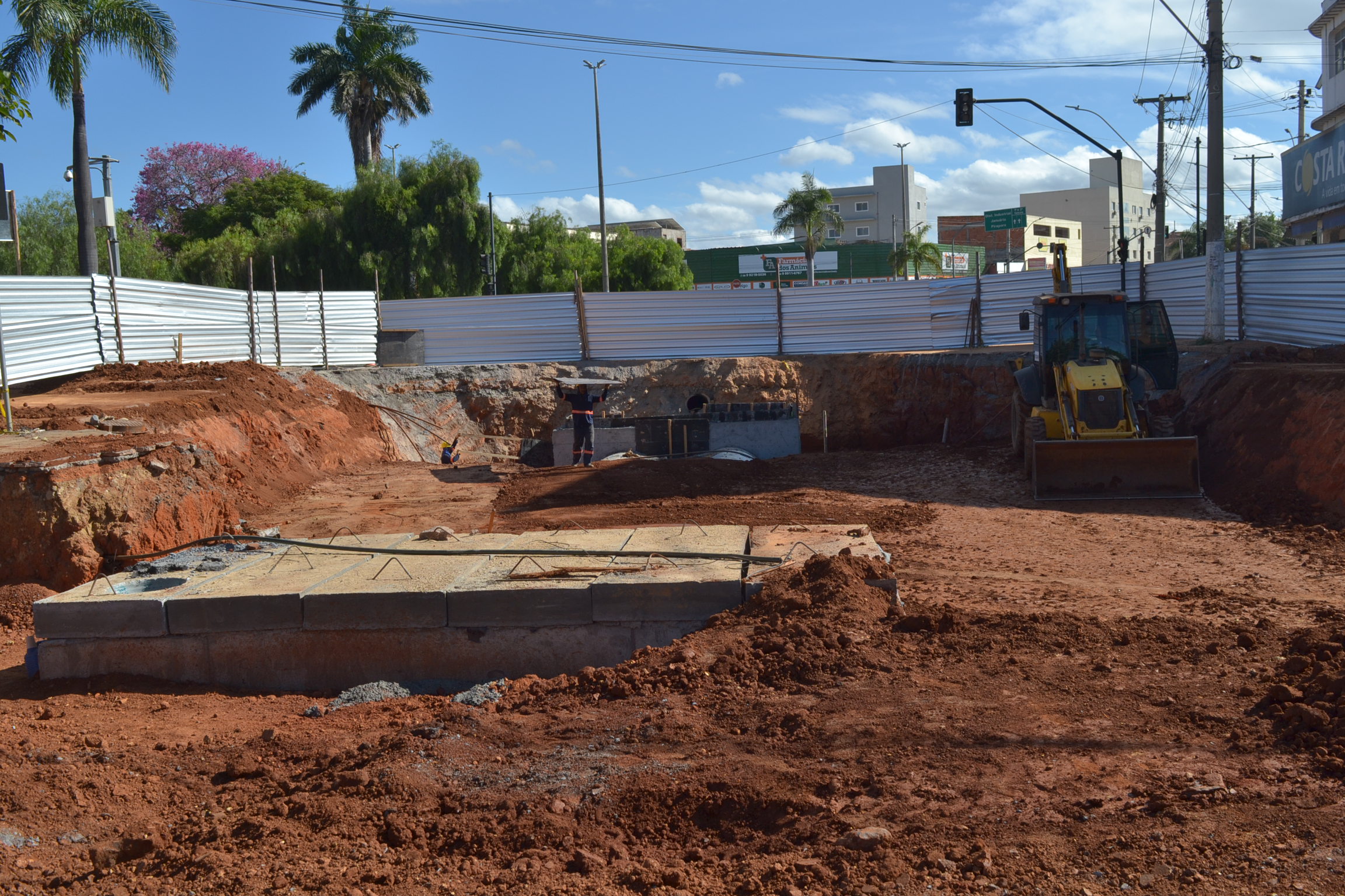 FIM DO BURACO | Prefeitura está concluindo obra de recuperação na avenida Dulce Sarmento