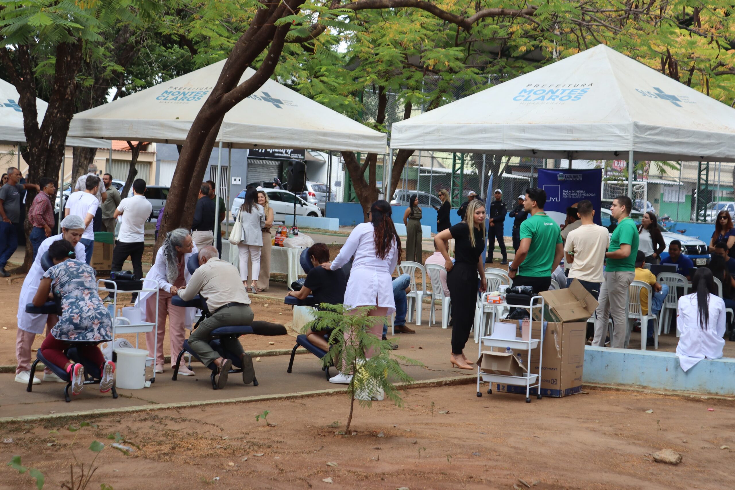 Praça do Major recebeu tenda da Semana do MEI para auxiliar micro e pequenos empreendedores