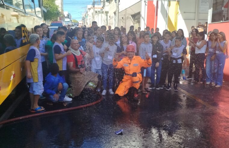 Alunos do Tempo Integral participam do projeto Quartel de Portas Abertas