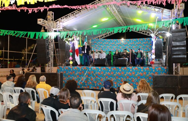 Moradores da comunidade de Calhau comemoram a chegada do asfalto