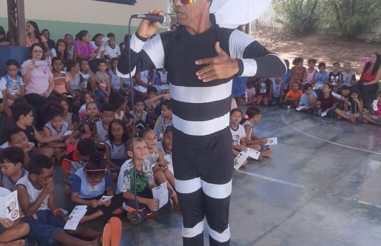 Prefeitura usa as artes cênicas para vencer o drama do mosquito