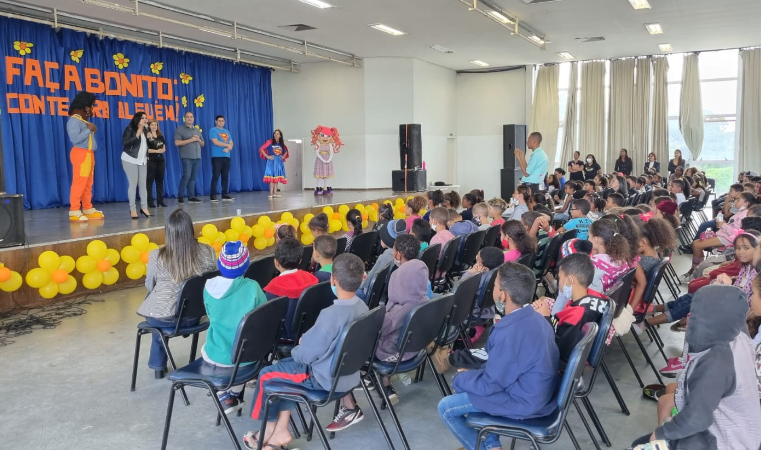 Prefeitura de Pirapora leva para a comunidade escolar Projeto Faça Bonito: Conte para Alguém