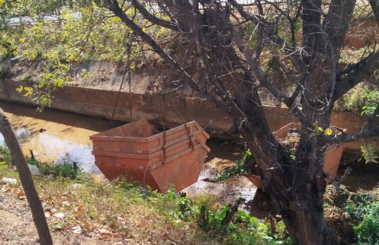 AÇÃO PREVENTIVA: Prefeitura de Montes Claros intensifica serviços de desobstrução no Córrego Pai João