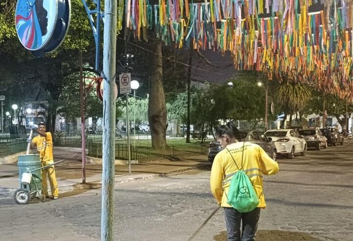 Fitas no céu, vassouras no chão