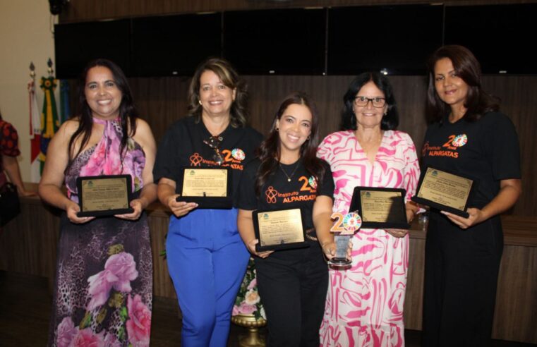 Professoras da rede municipal são homenageadas na Câmara