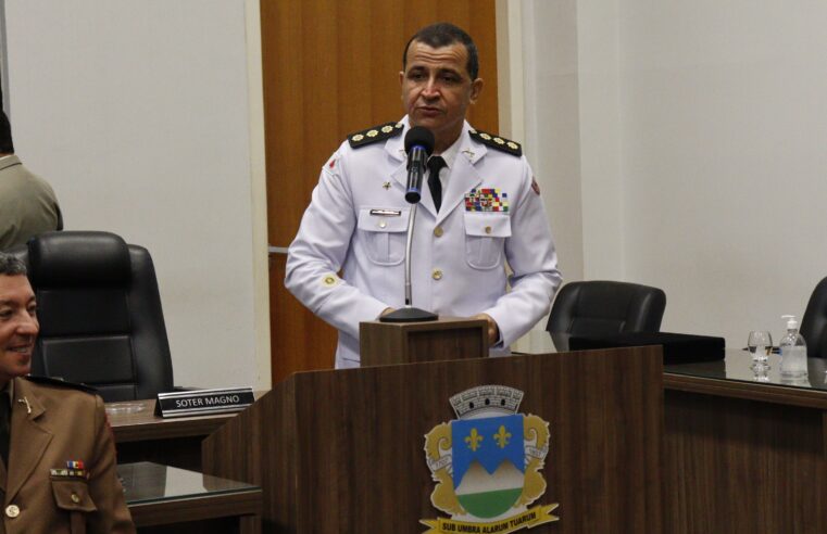 Parlamento homenageia comandante da PM