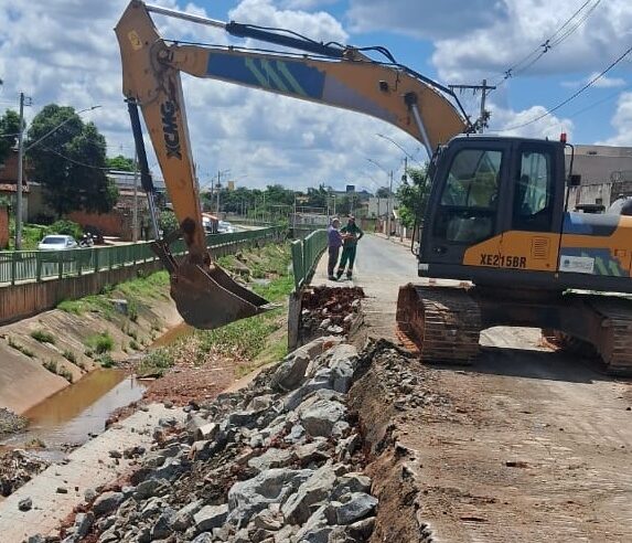 A CHUVA CAI, A PREFEITURA LEVANTA: Prefeitura recupera o Canal do Cintra em tempo recorde