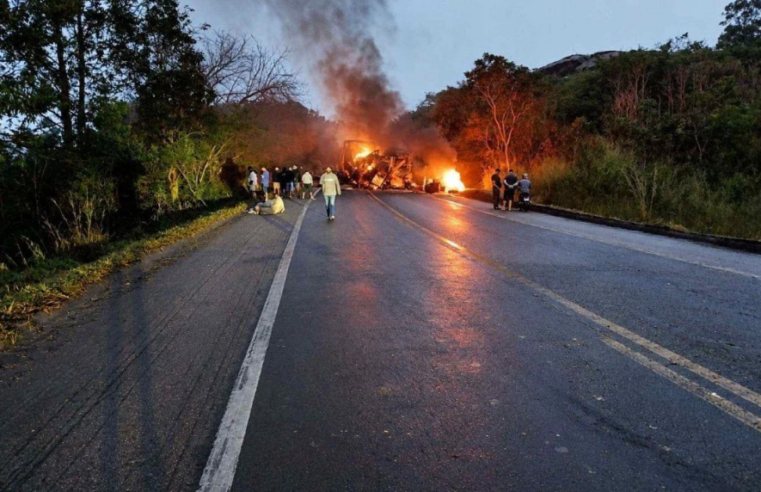 BR-251 volta a registrar cenário de horror com oito mortos e seis feridos em colisão entre ônibus e caminhão