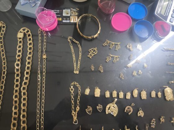 Joias roubadas são recuperadas em Montes Claros após vítimas reconhecerem peças à venda no Instagram