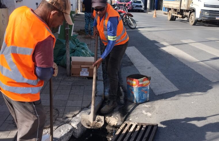 Prefeitura intensifica limpeza de bueiros durante período chuvoso e reforça pedido de colaboração da população