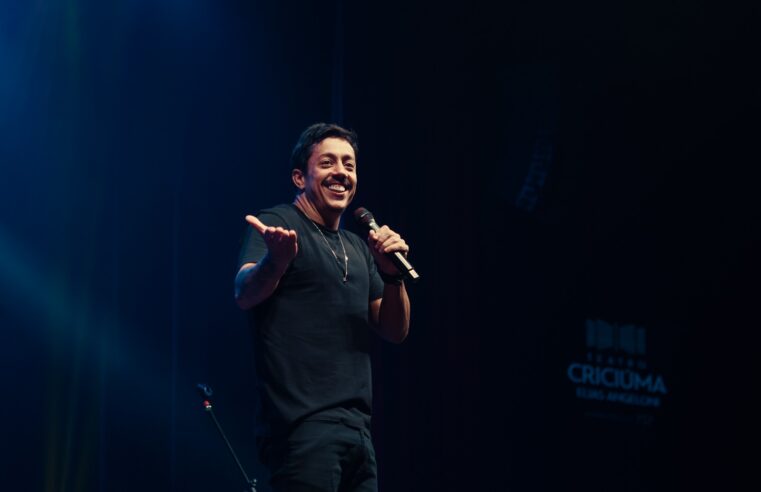 Renato Albani estreia “Novo Show” e inclui Montes Claros em turnê nacional de humor
