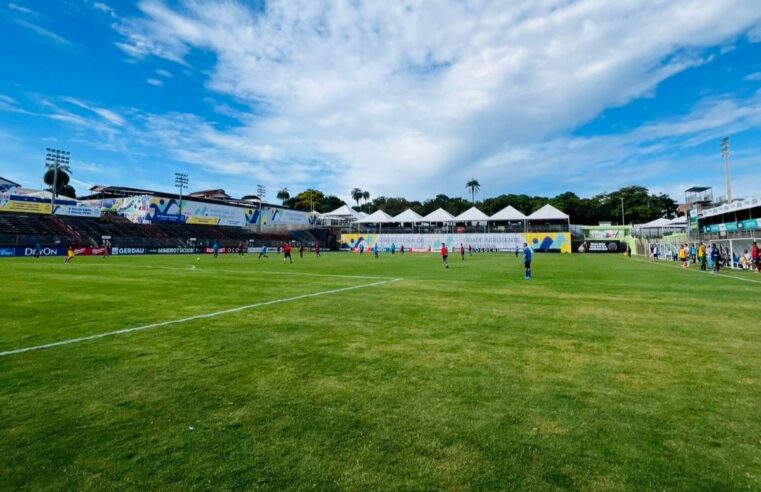 PRIMEIRO A OBRIGAÇÃO, DEPOIS A DIVERSÃO | Servidores que trabalharam na obra do Juvenção participam de partida no estádio