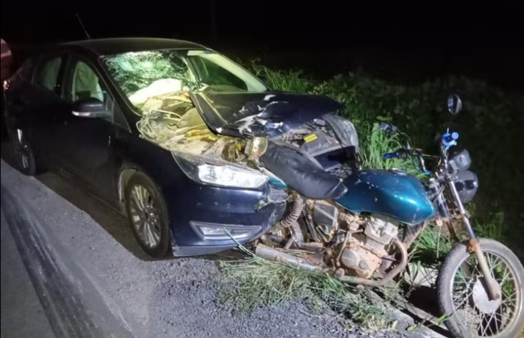 CAPITÃO ENÉAS | Acidente entre carro e moto deixa duas pessoas feridas na MGC-122