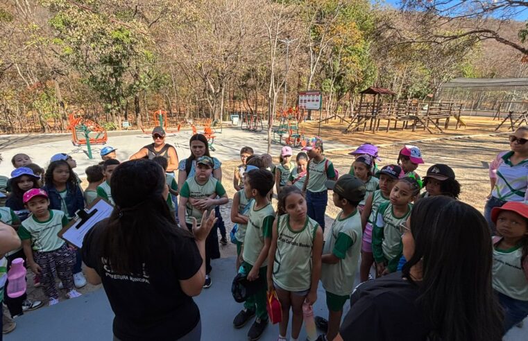 NA TRILHA DO CONHECIMENTO | Estudantes participam de atividade de educação ambiental no Parque Sapucaia