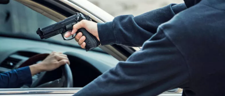 Jovens bebem e ‘decidem’ assaltar dois postos de combustíveis em Montes Claros; um suspeito é preso