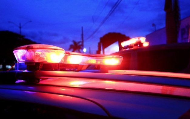 Dupla armada assalta adega em Montes Claros, rouba joias e efetua disparos durante fuga