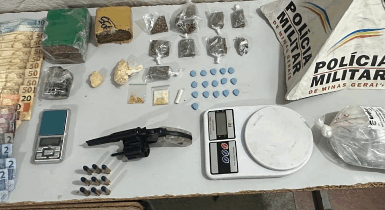 PM desmonta ponto de tráfico e encontra drogas no quarto de criança em Montes Claros