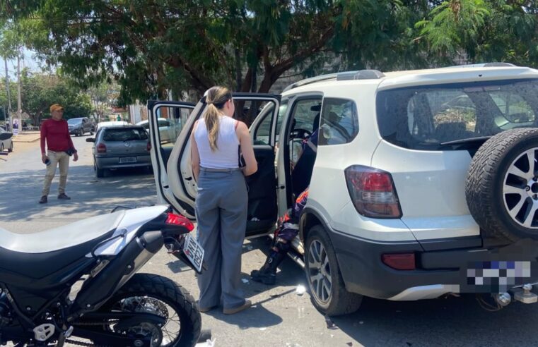 Colisão entre carro e moto deixa duas pessoas feridas em Montes Claros