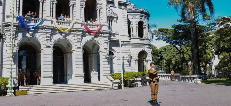 Vice-governador acompanha tradicional cerimônia de Troca da Guarda no Palácio da Liberdade, como parte das comemorações dos 250 anos da PMMG