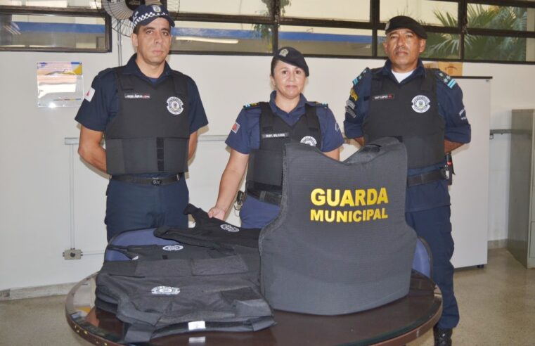 Agentes da Guarda Municipal recebem coletes à prova de balas