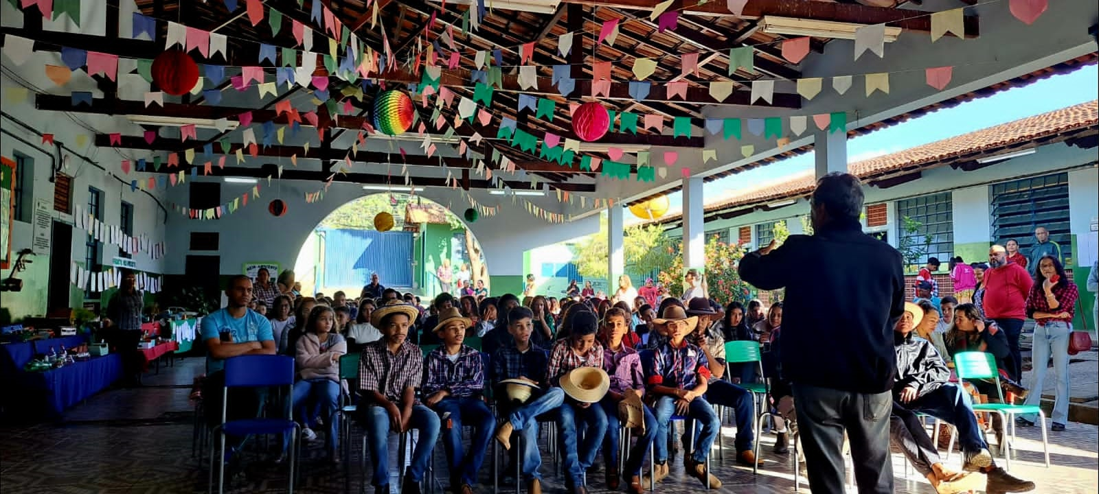 Festa junina com tema ecológico em escola do município