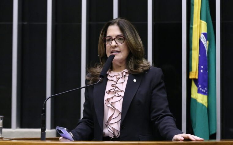 Comissão aprova projeto que torna crime a violência moral contra mulheres