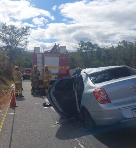 SALINAS | Grave acidente na BR-251 deixa um morto e quatro feridos