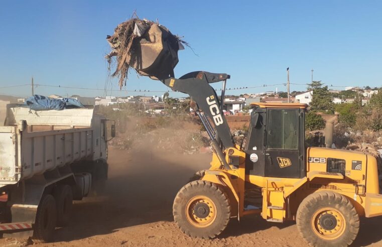 LIMPEZA NÃO PARA | Prefeitura realiza coleta de resíduos no CASCO do bairro Canelas