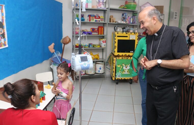 Hospital Universitário HU Unimontes recebe visita do arcebispo de Montes Claros, Dom José Carlos de Souza Campos