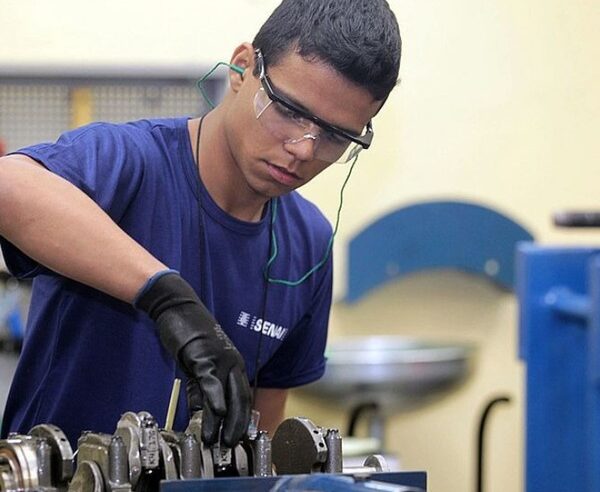 Inscrições para cursos técnicos do SENAI MG terminam no próximo dia 4/08